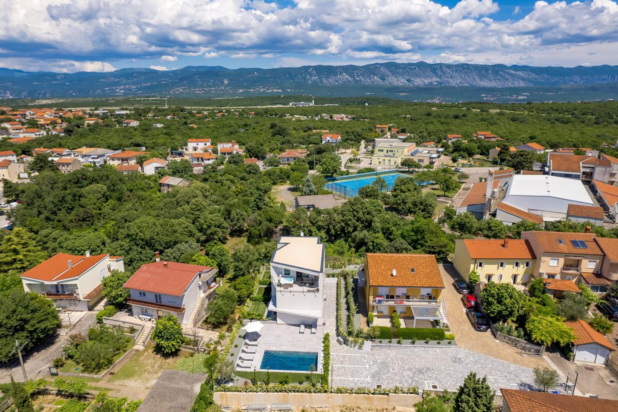 Appartments Adriatic Омишаль Екстер'єр фото